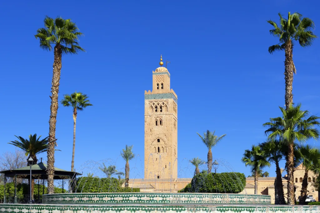 Assurance temporaire pour un retour au Maroc : ce qu’il faut savoir cet été 2 assurance temporaire maroc fountaine in front of the Koutoubia mosque in Marrakech